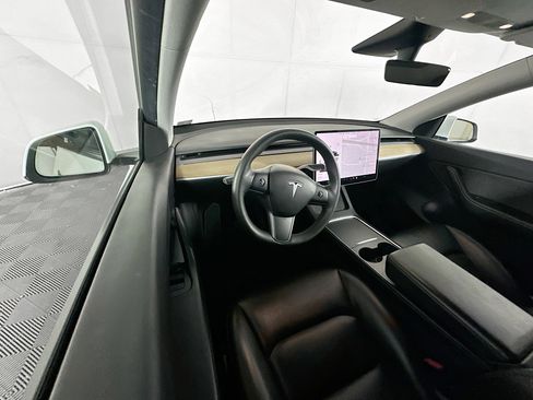 Used 2021 Tesla Model Y Long Range image 17