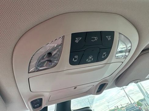 Used 2019 Chrysler Pacifica Limited w/ Advanced Safetytec Group FWD image 16
