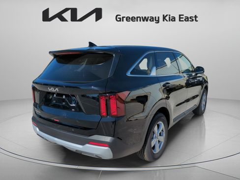 Certified 2026 Kia Sorento LX FWD image 5