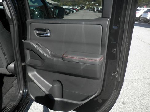 Used 2022 Nissan Frontier PRO-4X image 23