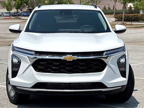 New 2026 Chevrolet Trax LT FWD image 2