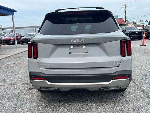 Used 2024 Kia Sorento S w/ Panoramic Sunroof Package AWD/4WD image 4