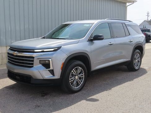 Used 2025 Chevrolet Traverse LT AWD/4WD image 6