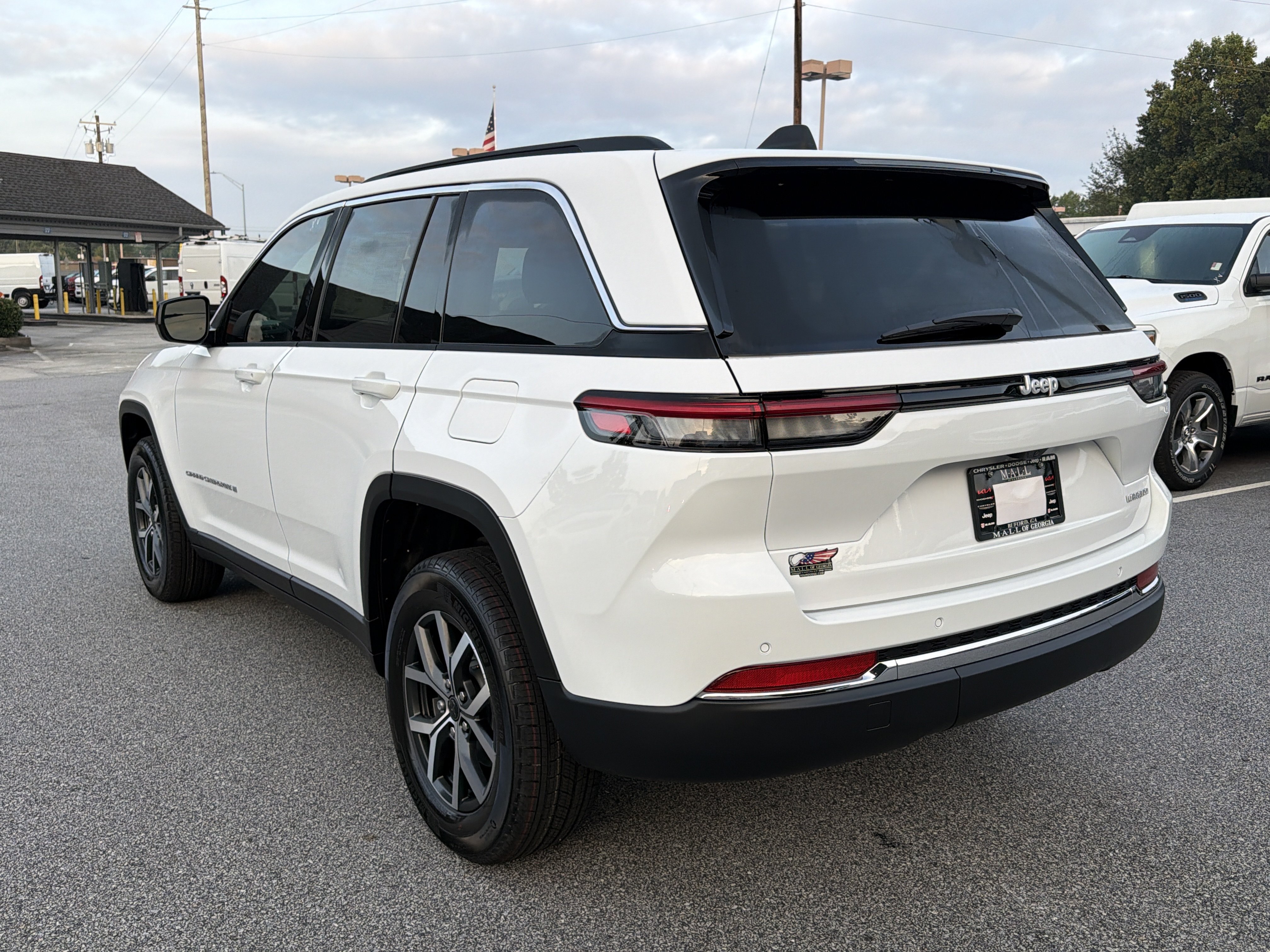 New 2027 Jeep Grand Cherokee Laredo X RWD image 7