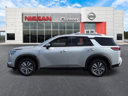 Certified 2025 Nissan Pathfinder SL AWD/4WD image 6