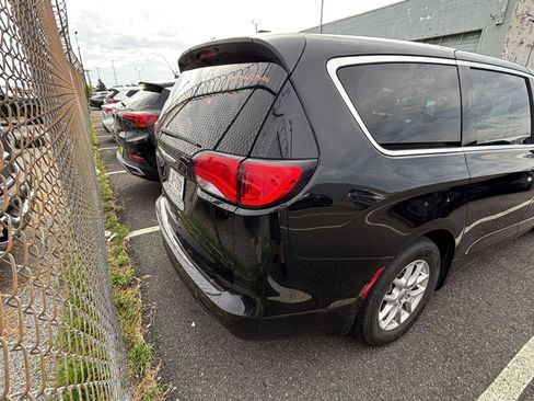 Used 2024 Chrysler Voyager LX FWD image 9