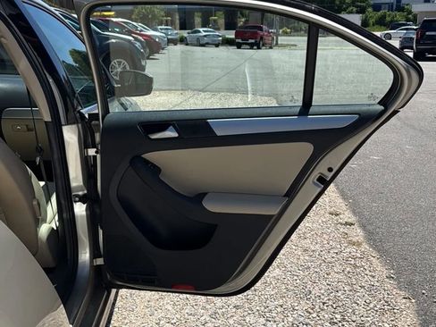 Used 2013 Volkswagen Jetta SE FWD image 33