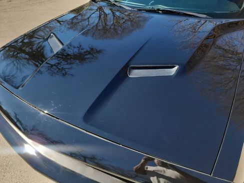 Used 2015 Dodge Challenger SXT image 3