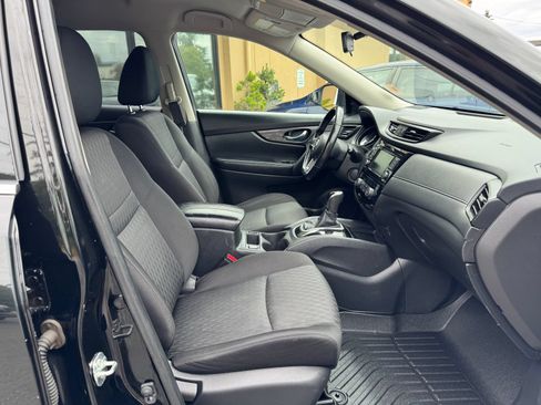 Used 2019 Nissan Rogue SV FWD image 21