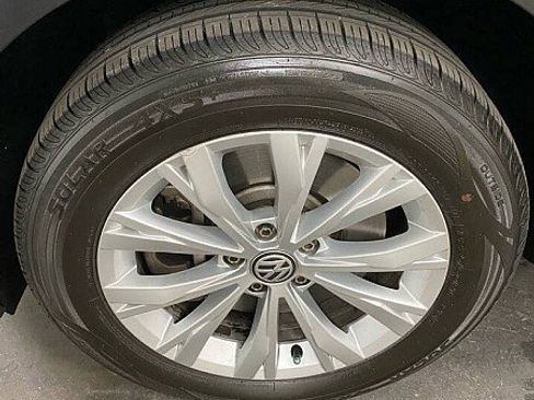 Used 2019 Volkswagen Tiguan S image 33