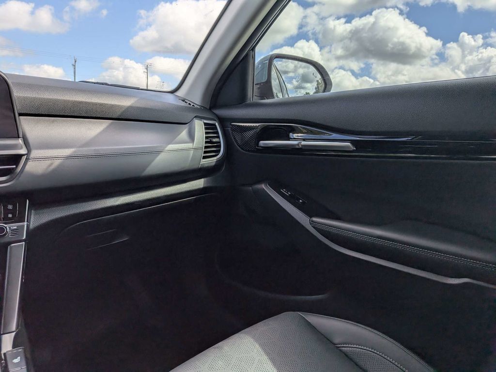Used 2025 Kia Seltos EX FWD image 15