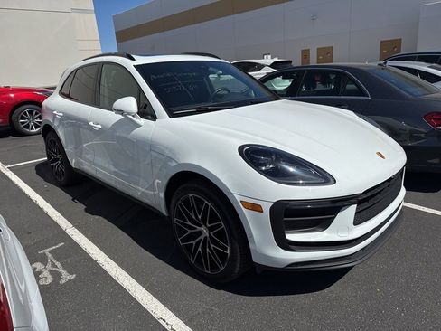 Used 2022 Porsche Macan image 2
