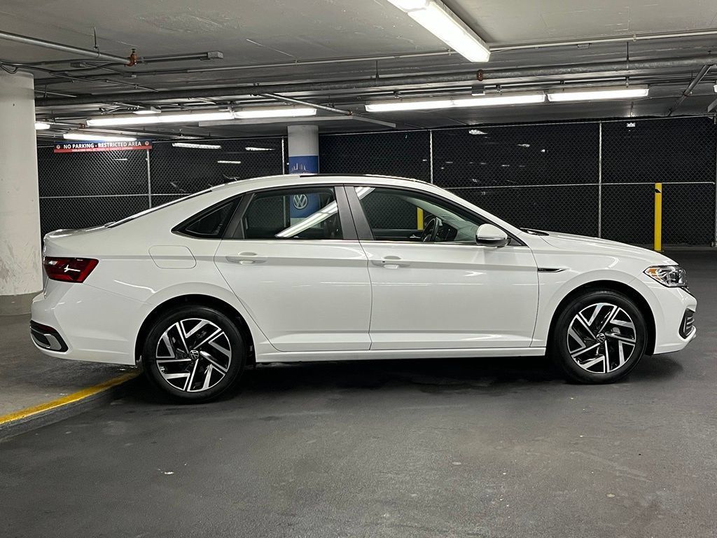 Used 2023 Volkswagen Jetta SEL FWD image 39