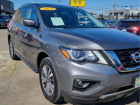 Used 2019 Nissan Pathfinder SV AWD/4WD image 7