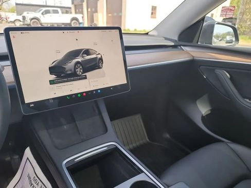 Used 2023 Tesla Model Y 2WD image 14
