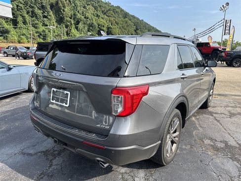 Used 2022 Ford Explorer XLT w/ Equipment Group 202A image 5