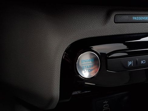 Used 2024 Ford Escape SE w/ PHEV Premium Package image 9