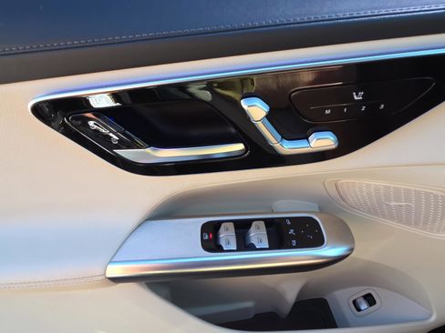 Used 2024 Mercedes-Benz GLC 300 GLC 300 4MATIC image 23