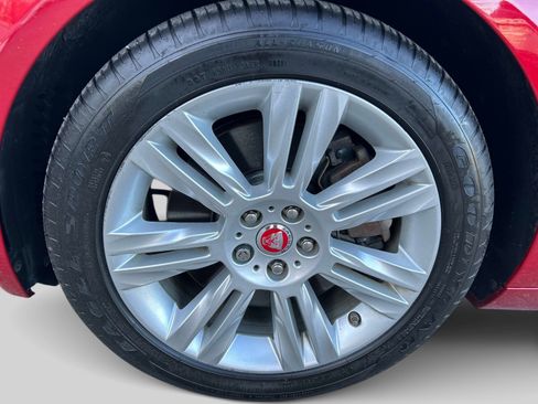 Used 2017 Jaguar XF Premium image 9