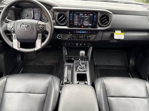 Used 2019 Toyota Tacoma TRD Sport image 12