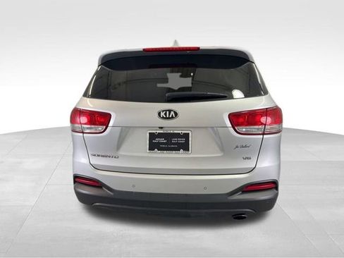 Used 2018 Kia Sorento LX w/ LX V6 Convenience Package image 7