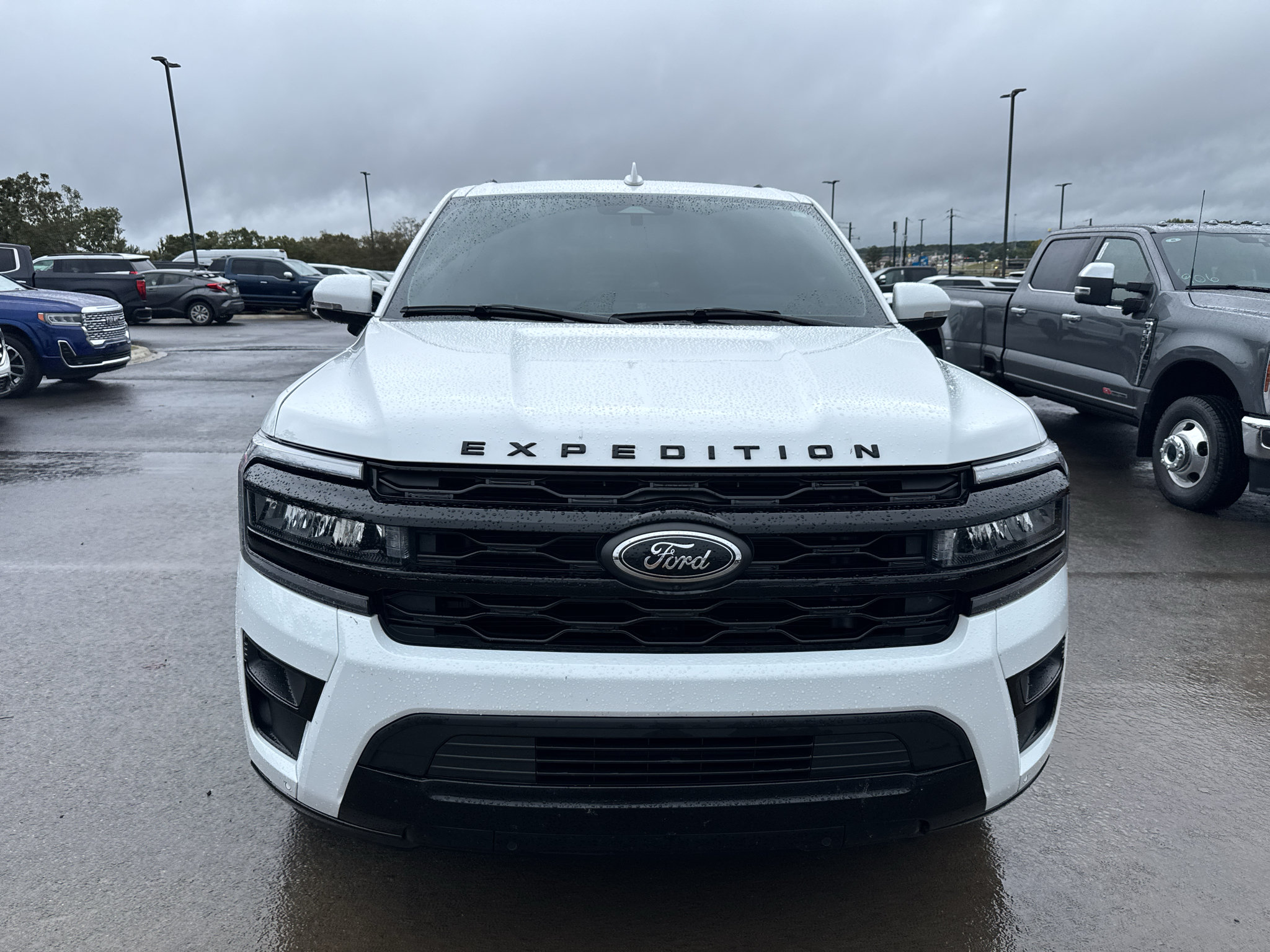 Used 2023 Ford Expedition Limited RWD image 2