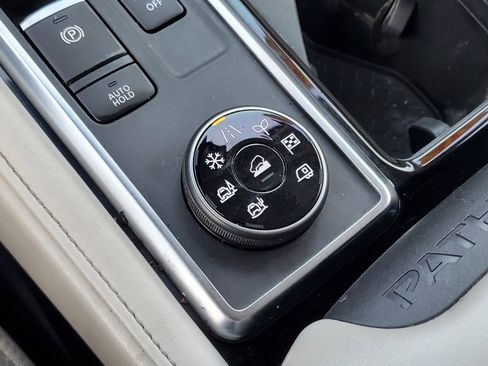 Used 2023 Nissan Pathfinder SL image 29