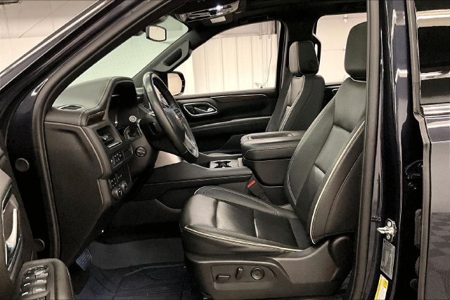 Used 2024 Chevrolet Suburban Premier AWD/4WD image 25
