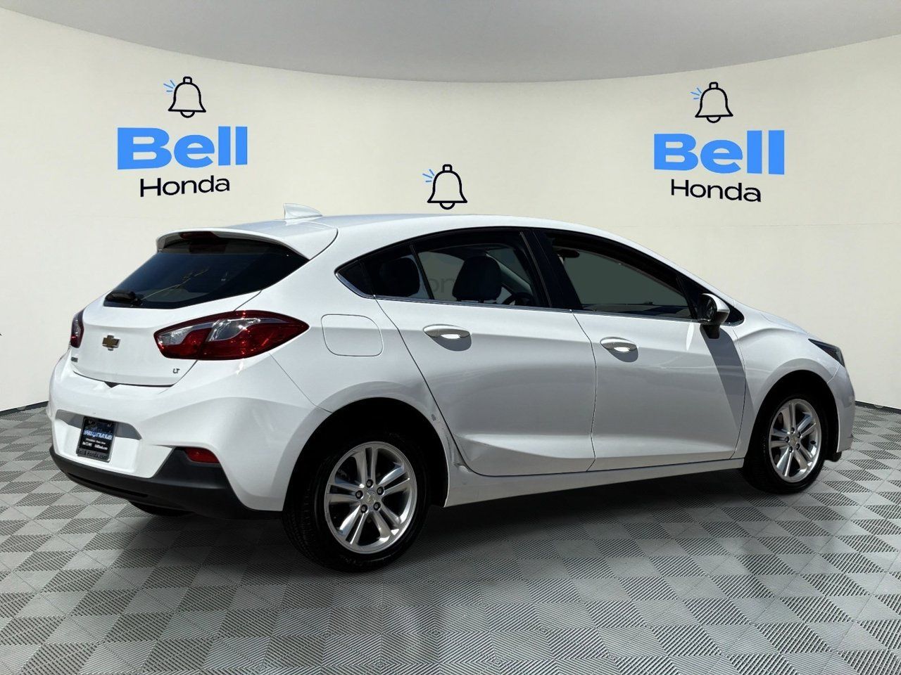Used 2018 Chevrolet Cruze LT FWD image 4