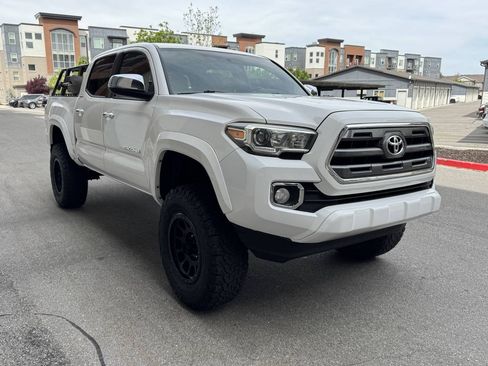 Used 2017 Toyota Tacoma Limited w/ Tow Package AWD/4WD image 11