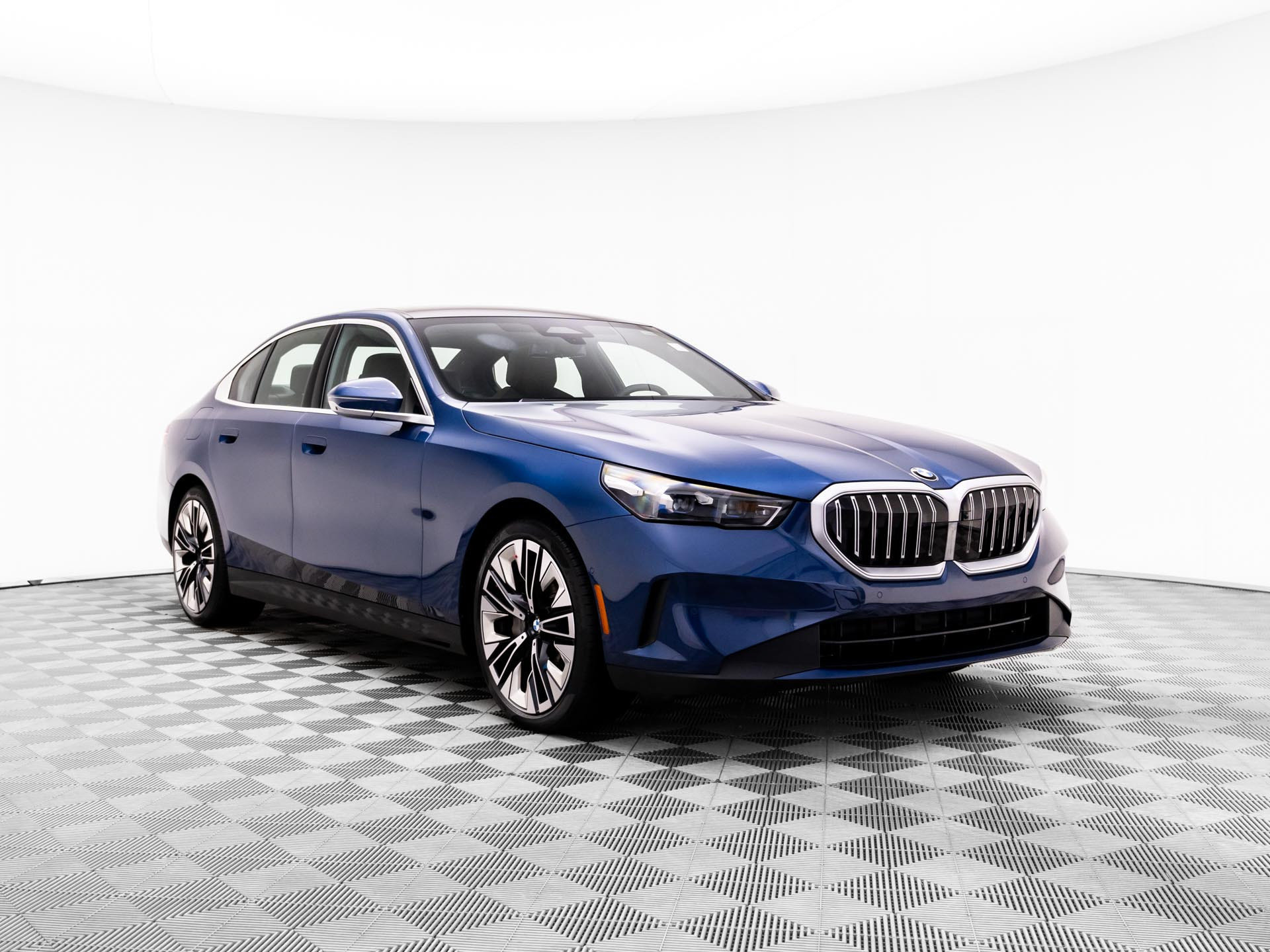 Certified 2026 BMW 540i xDrive AWD/4WD image 7