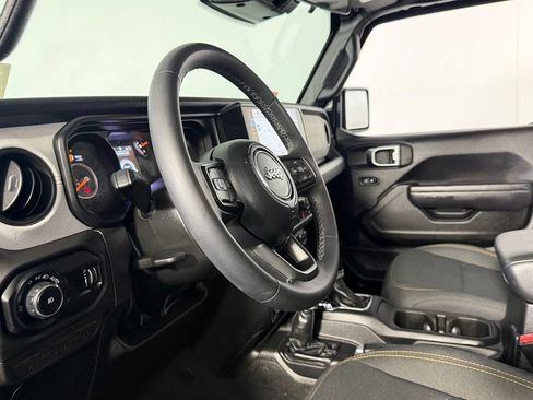 Used 2025 Jeep Wrangler Unlimited Sport AWD/4WD image 21