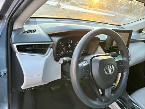 Used 2023 Toyota Corolla Cross L image 8