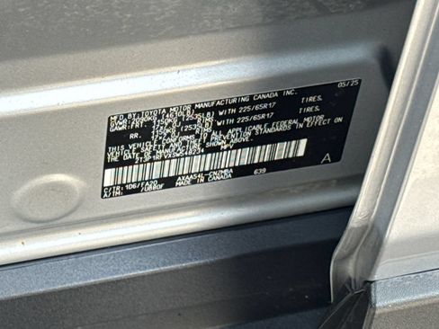 Used 2025 Toyota RAV4 XLE AWD/4WD image 46