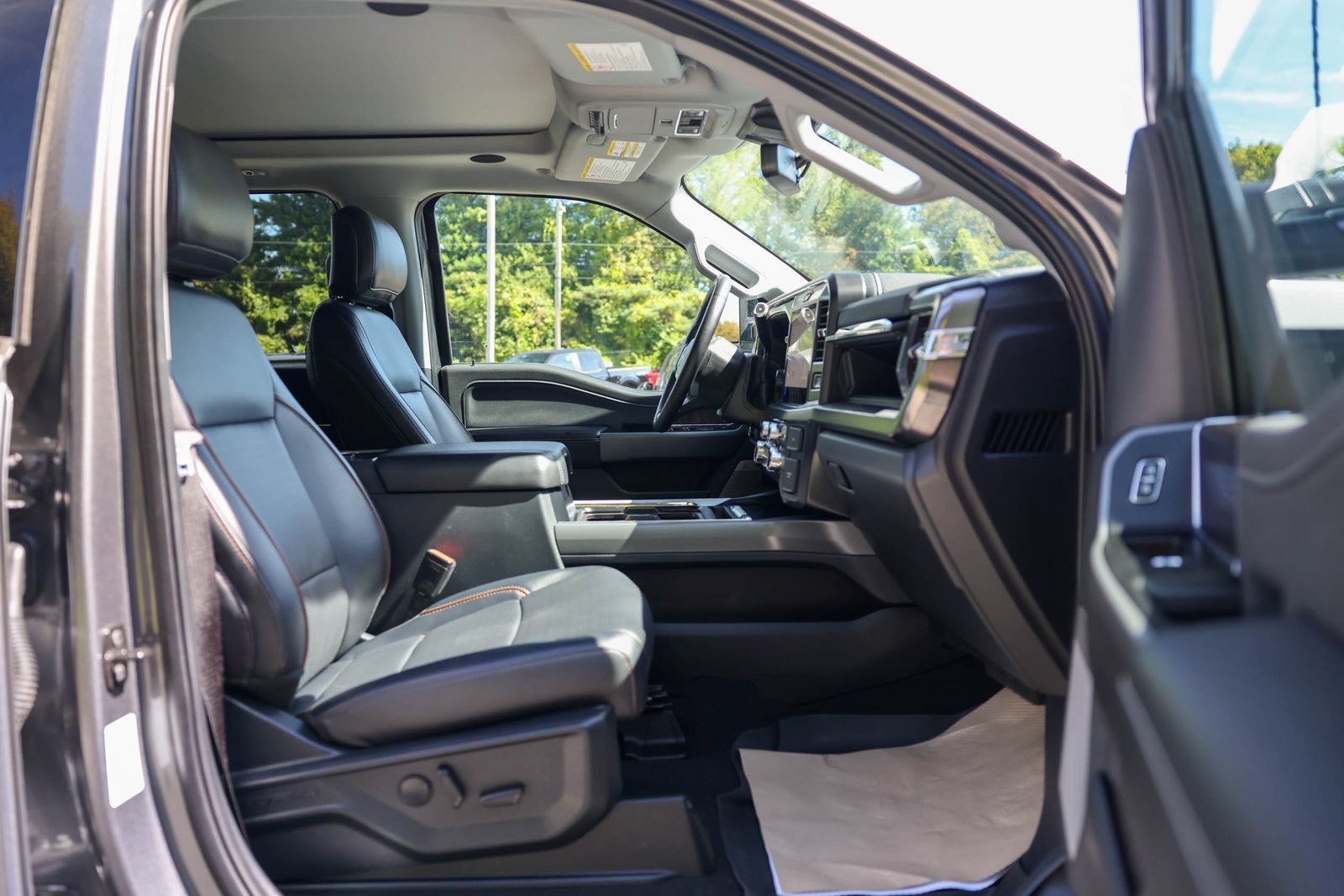 Used 2025 Ford F250 Lariat w/ Lariat Ultimate Package AWD/4WD image 9