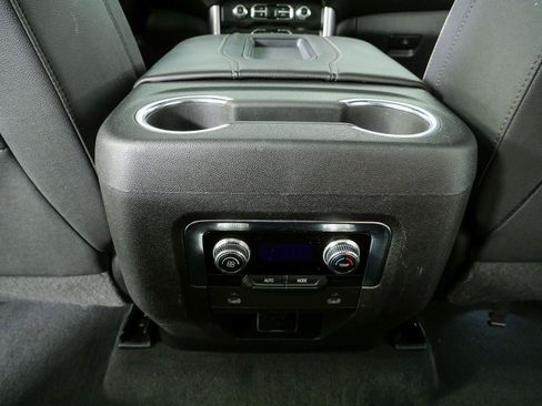 Used 2023 GMC Yukon XL SLT AWD/4WD image 20