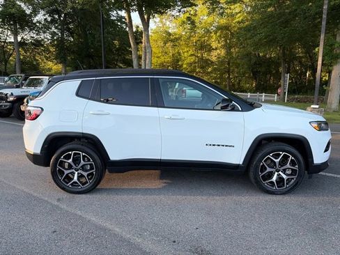 Certified 2025 Jeep Compass Limited AWD/4WD image 7