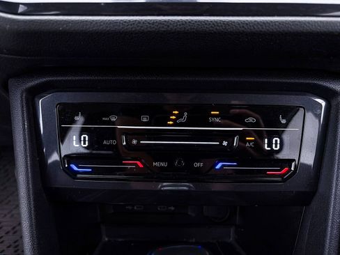 Used 2022 Volkswagen Tiguan SE image 21