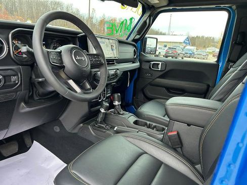 New 2025 Jeep Gladiator Sport image 8