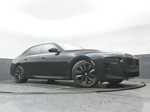 Used 2023 BMW 760i xDrive 760i xDrive w/ Luxury Rear Seating Package image 30