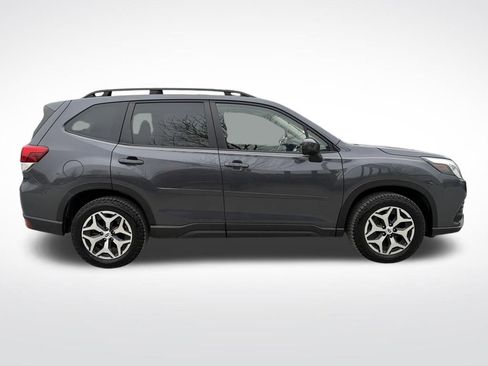 Used 2023 Subaru Forester Premium image 19