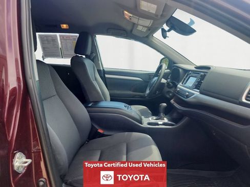 Certified 2019 Toyota Highlander LE AWD/4WD image 17