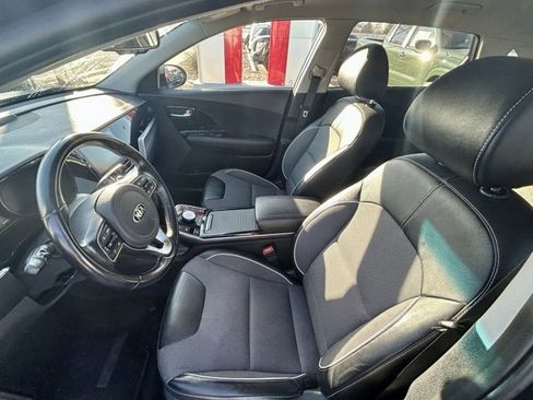 Used 2020 Kia Niro EX image 7