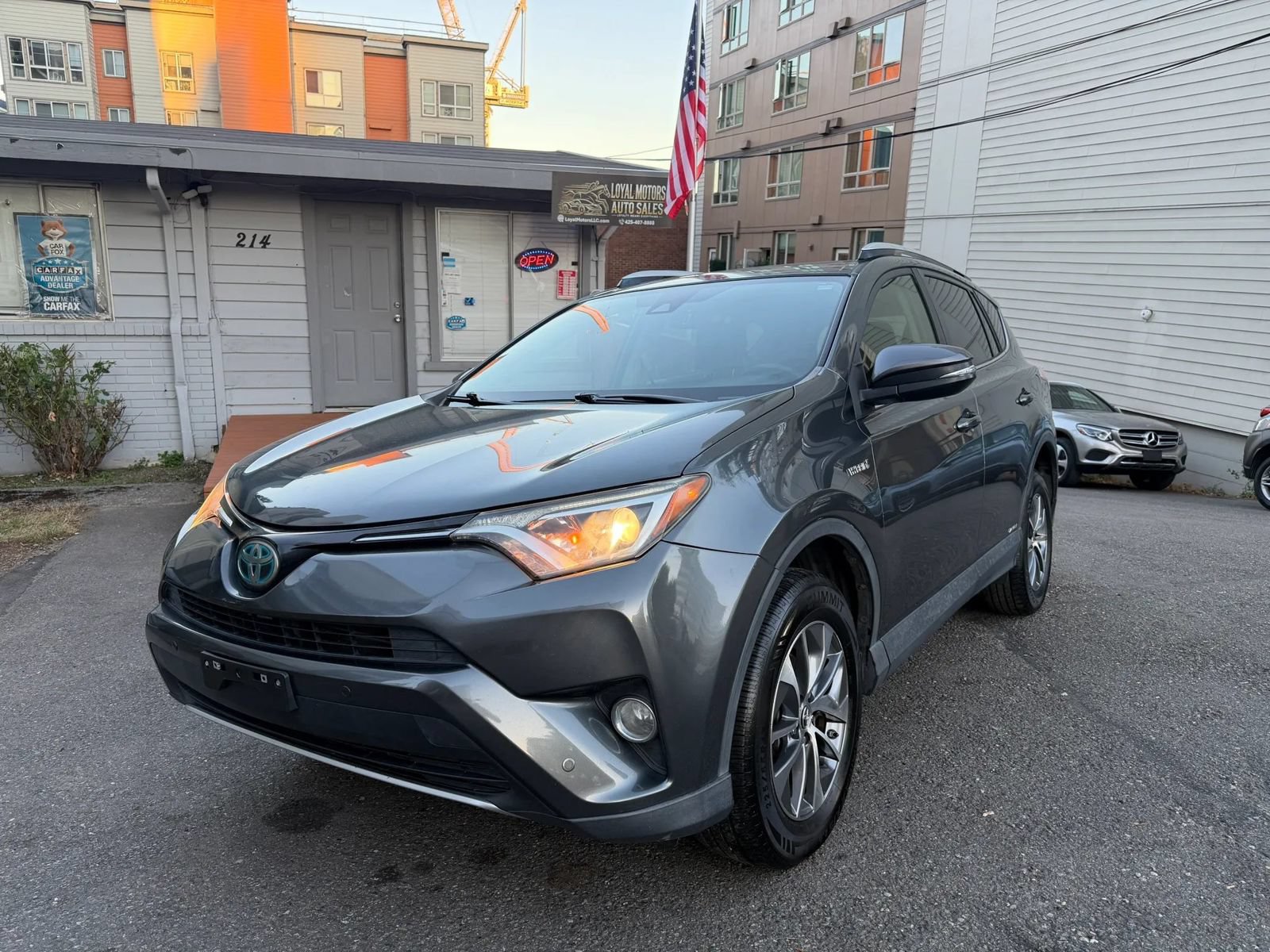 Used 2016 Toyota RAV4 XLE w/ Convenience Package AWD/4WD image 4
