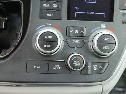 Used 2017 Toyota Sienna LE FWD image 20
