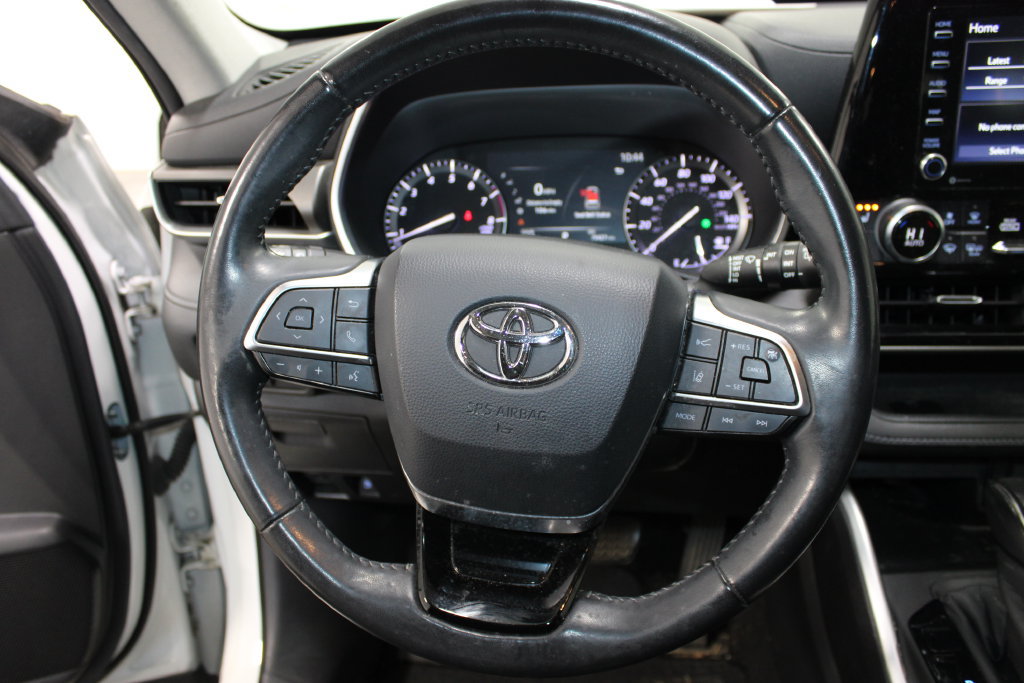 Used 2020 Toyota Highlander XLE FWD image 19