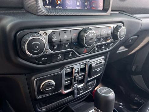 Used 2020 Jeep Gladiator Overland AWD/4WD image 29