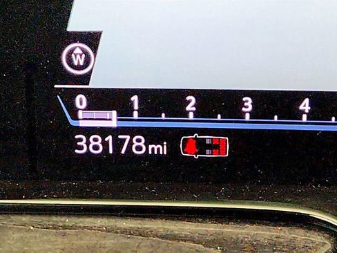 Used 2021 Cadillac Escalade ESV Premium Luxury image 16