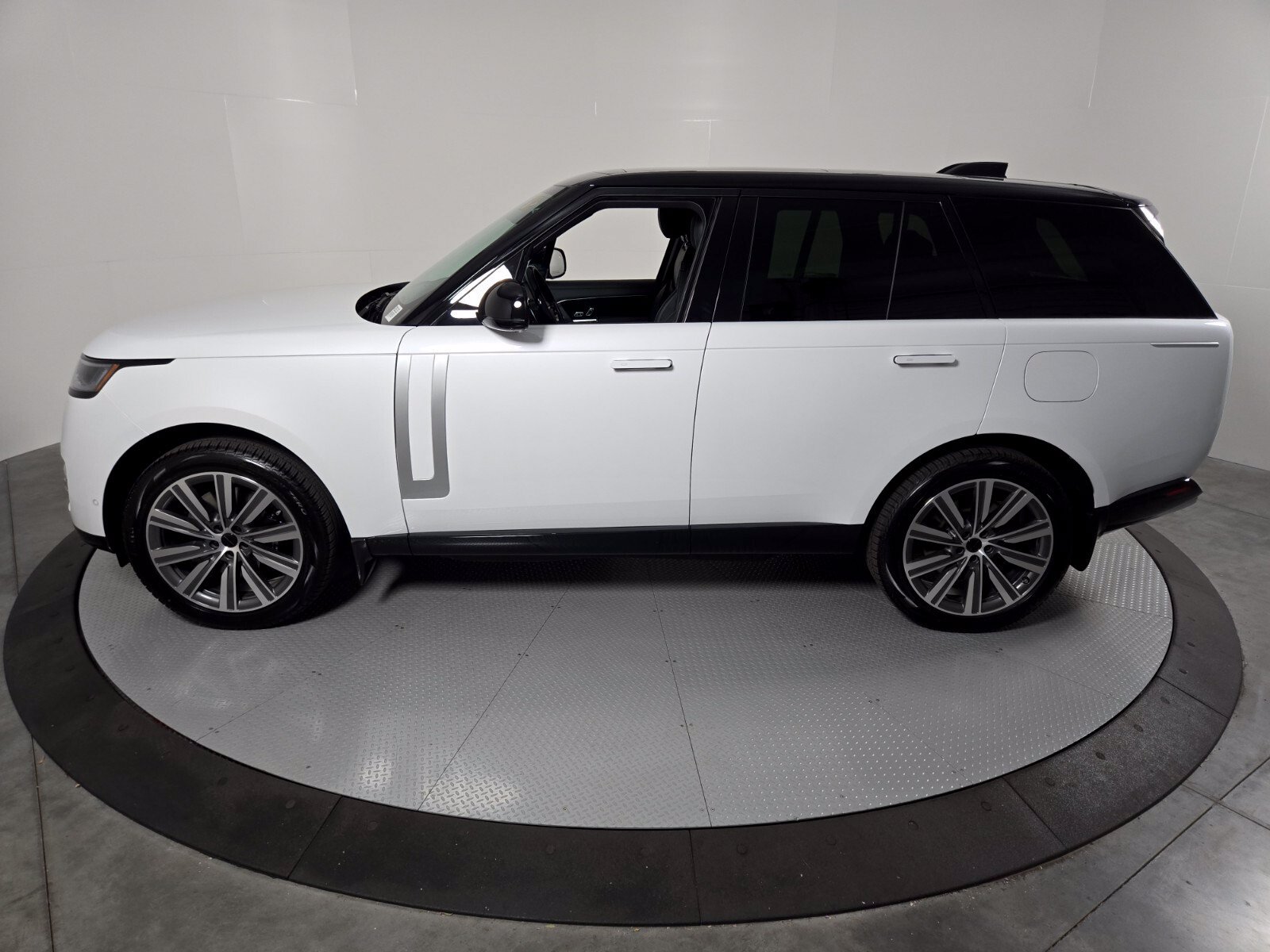 New 2026 Land Rover Range Rover Autobiography AWD/4WD image 35