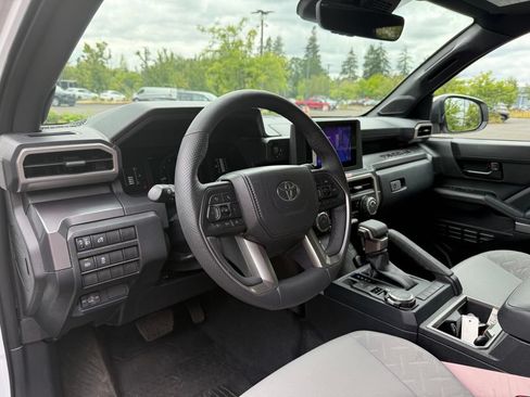 Used 2025 Toyota Tacoma SR5 AWD/4WD image 11